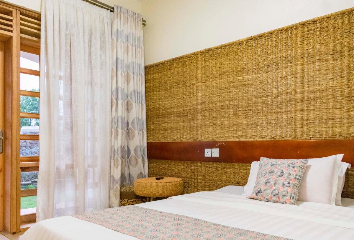 Tooro Fairway Hotel - Housity