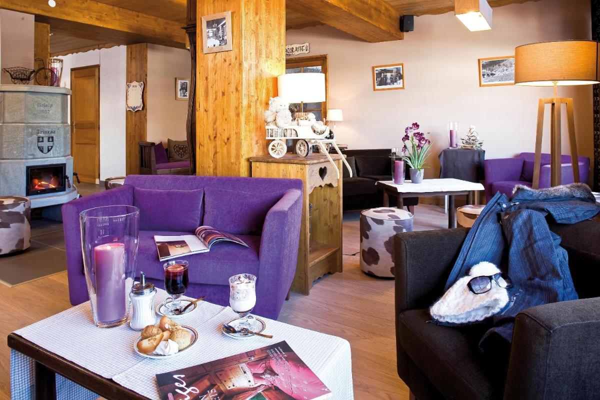 Coin salon dans l'établissement Hôtel Belalp