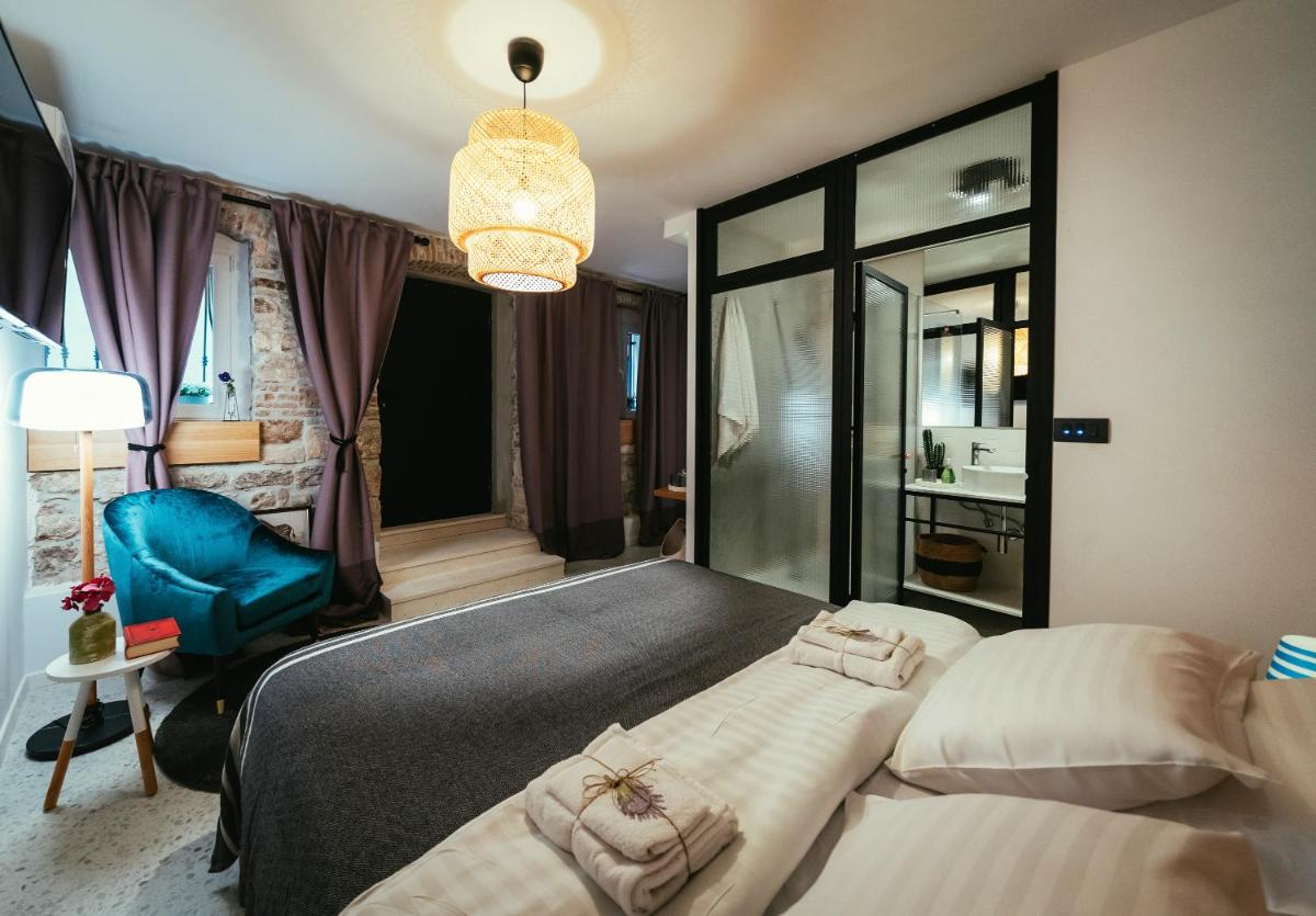 EM Kastelo Zadar - Housity