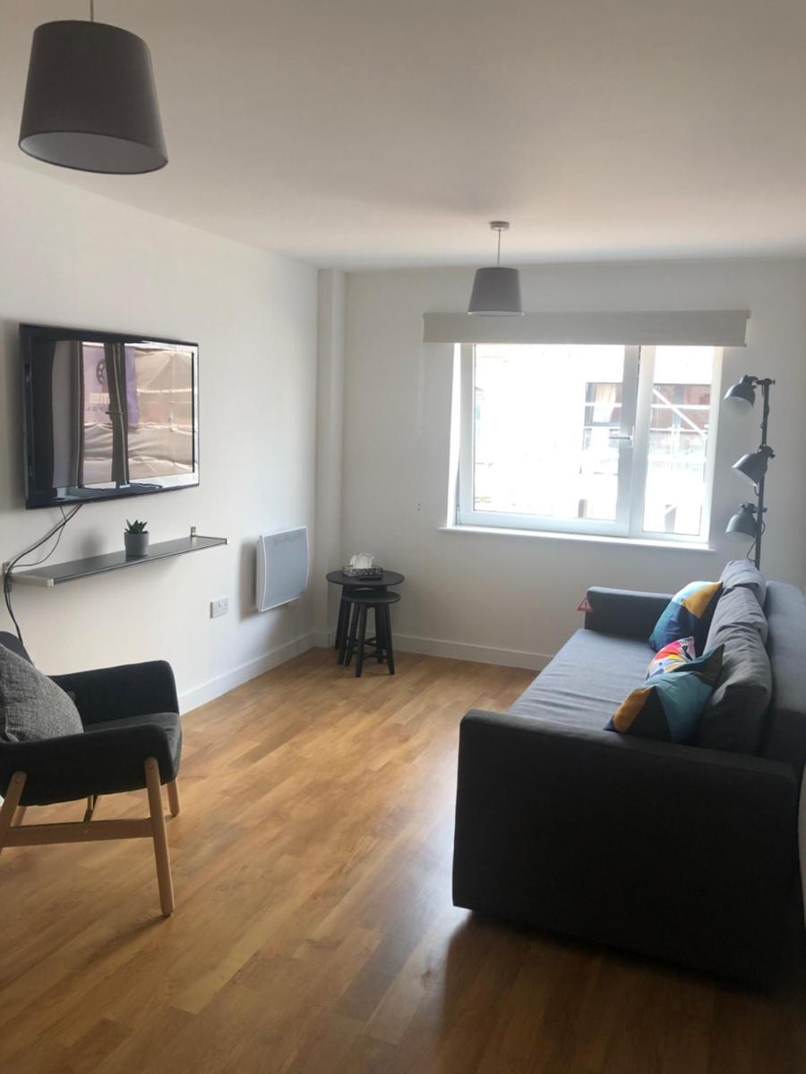 Quayside Apartment in Cardiff Bay - Housity