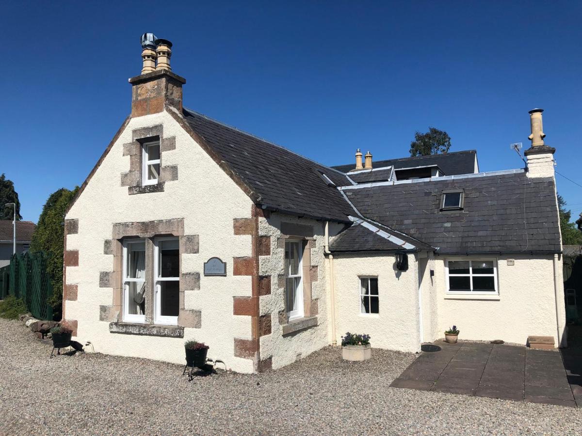 New Cottage 3 Bedroom Free Parking - Housity