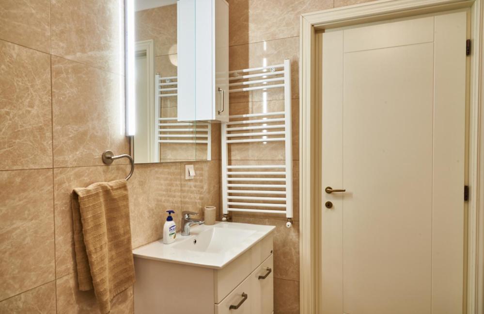 Astral Apartments 1 - Housity