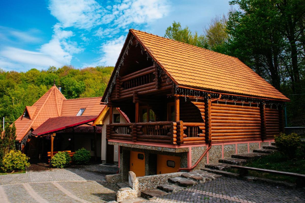 Toursit Complex Polyana Kvasova - Housity