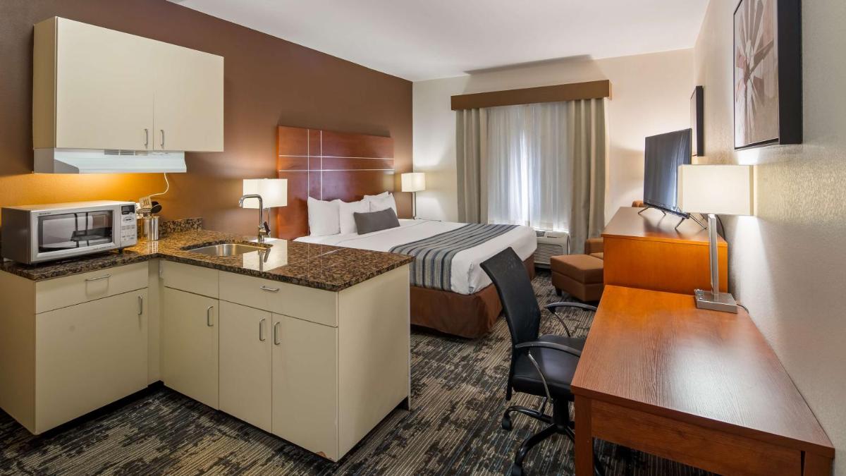 Best Western Plus Wakeeney Inn & Suites - Housity