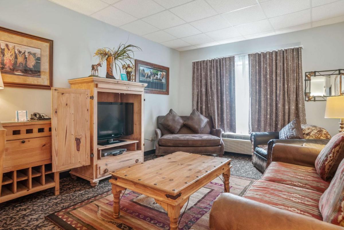 Elevation Inn & Suites, Trademark Collection by Wyndham - Housity