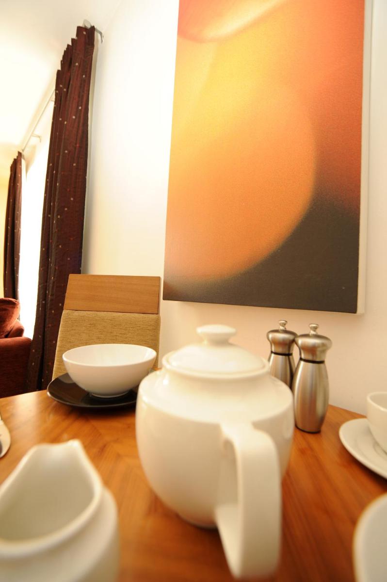PREMIER SUITES Birmingham - Housity