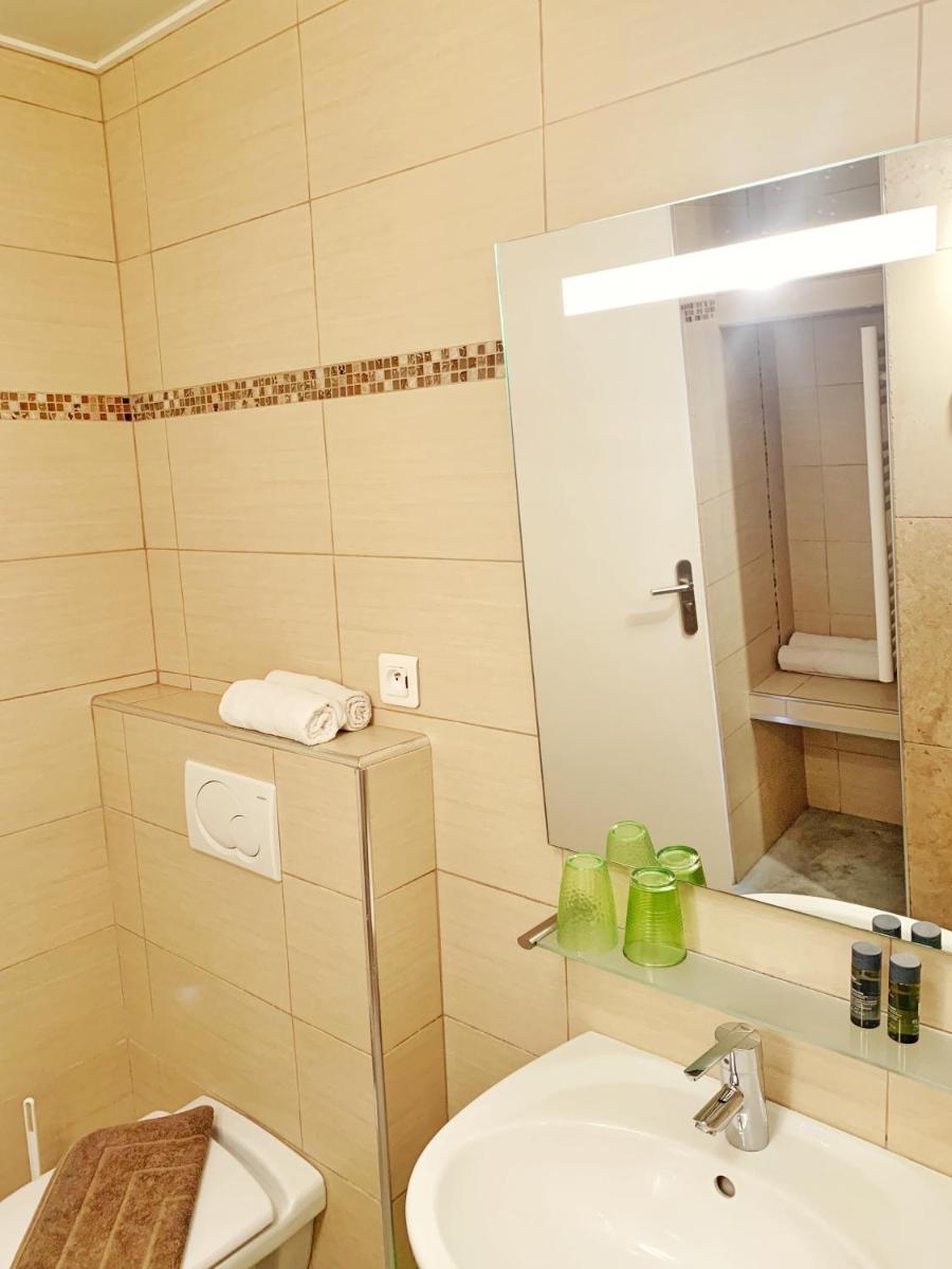 Salle de bains dans l'établissement Hôtel Beau Soleil