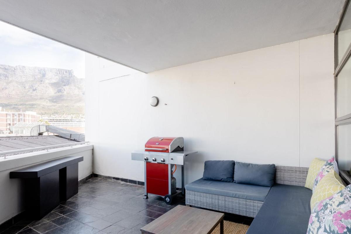 Luxury City Apartment with Mountain Views - Housity