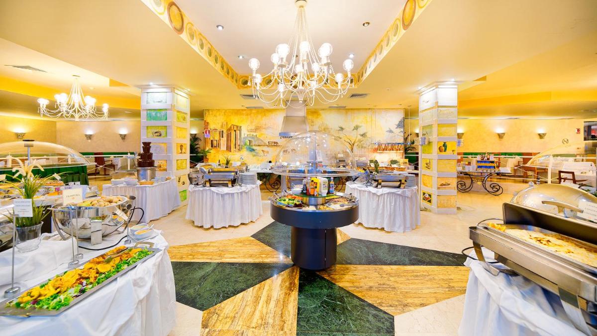 Comida en o cerca de este hotel