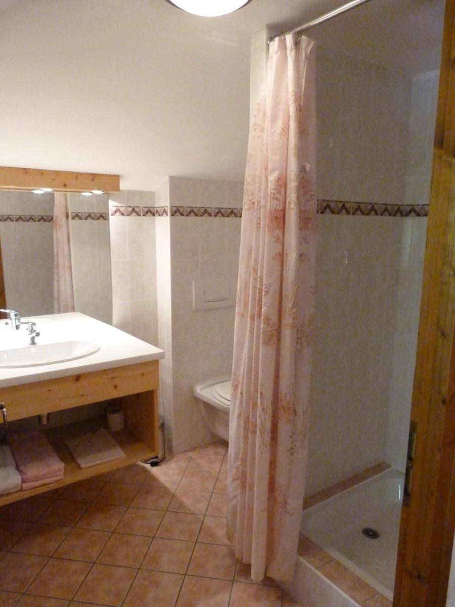 Salle de bains dans l'établissement Hôtel Belalp