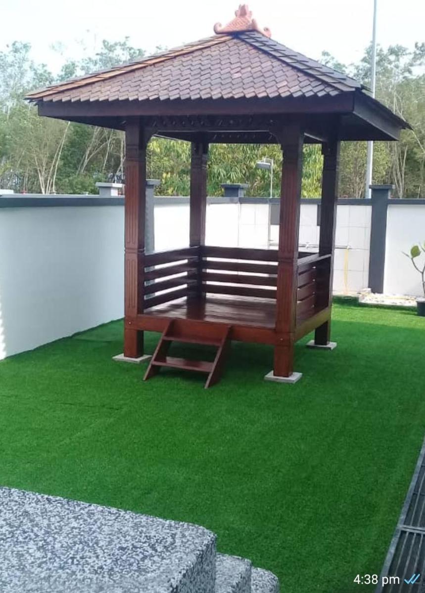 Jauzara Homestay Berkolam Renang - Housity