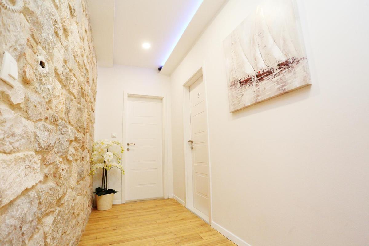 Split Old Town Suites - Housity