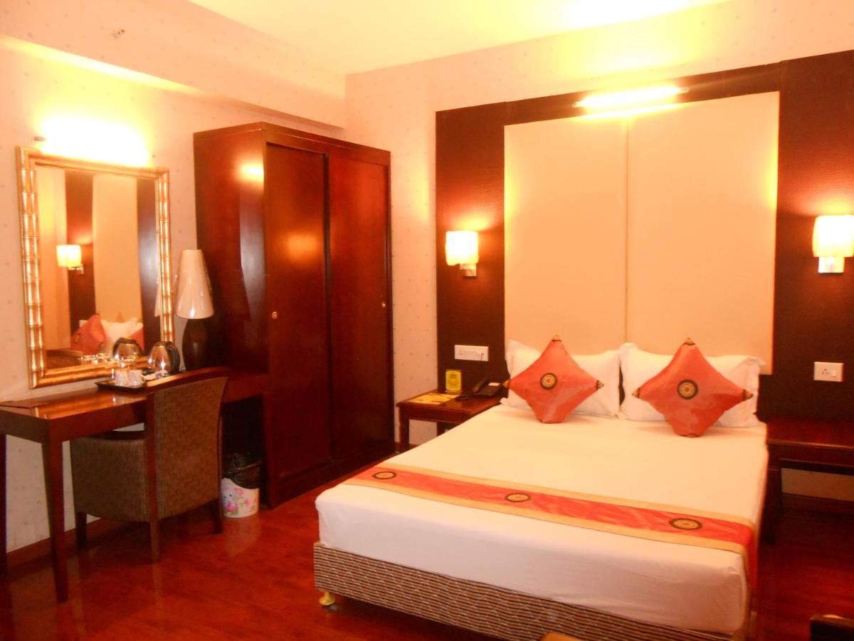 Astoria Hotel - Housity