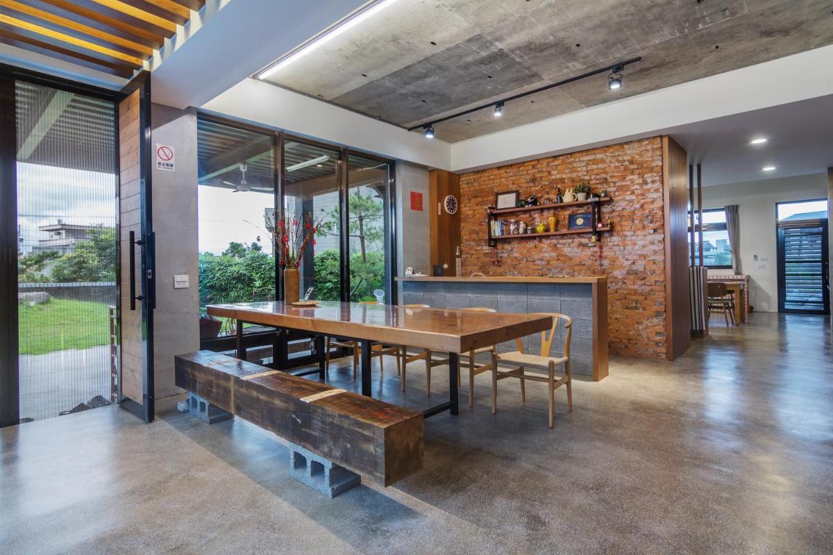Zomu Yilan Minsu - Housity