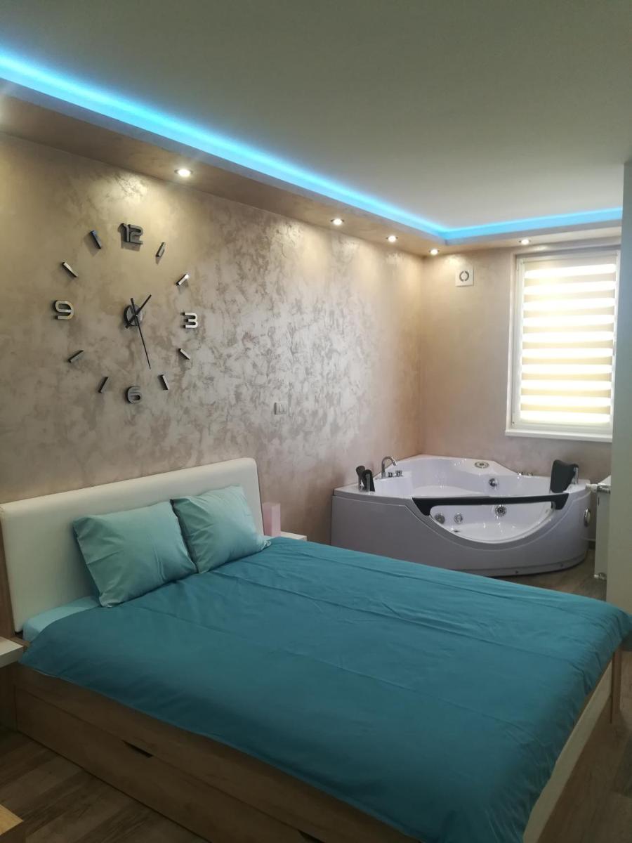 Jacuzzi Room - Housity