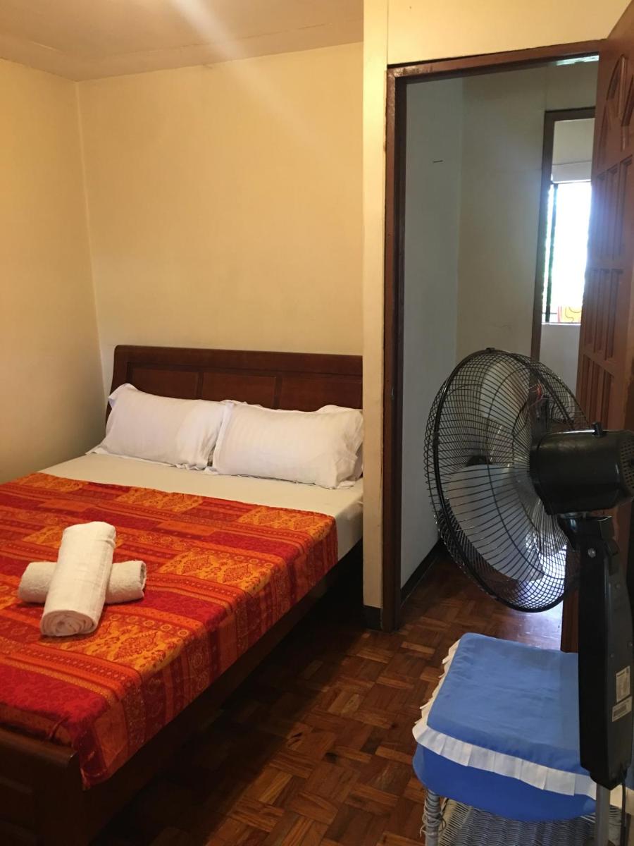 Chona and Christophe Guesthouse - Cavite - Housity