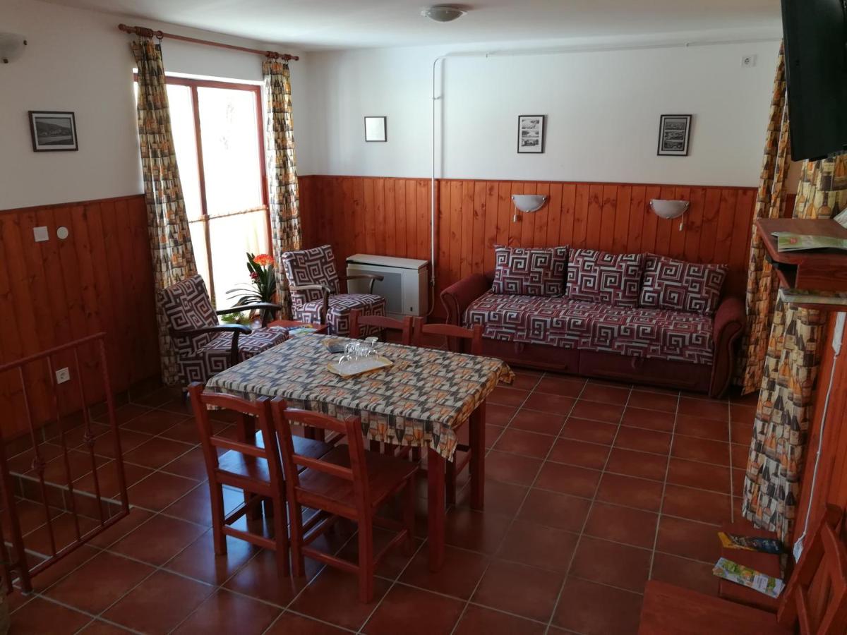 Centrál Apartman - Housity