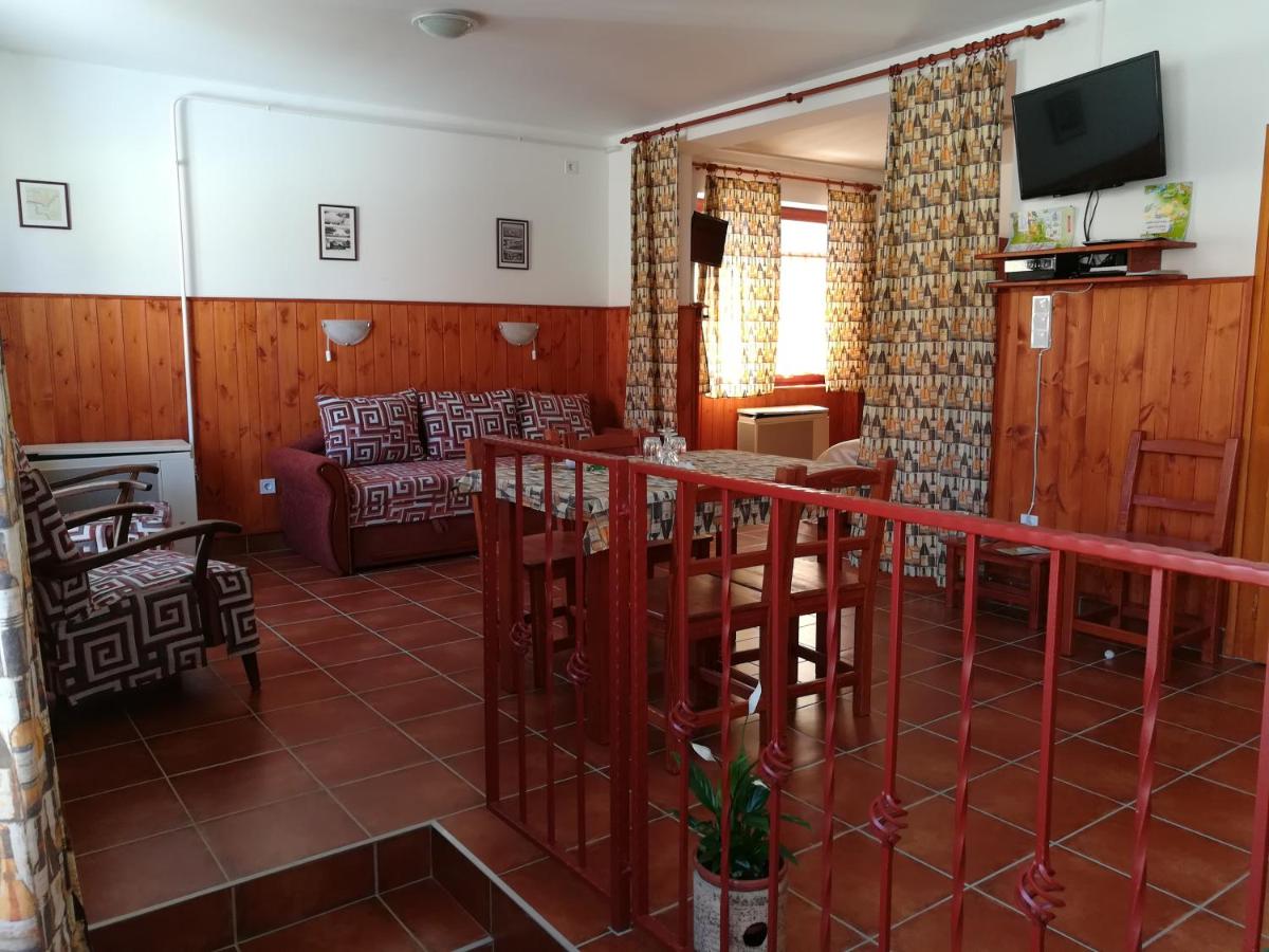 Centrál Apartman - Housity