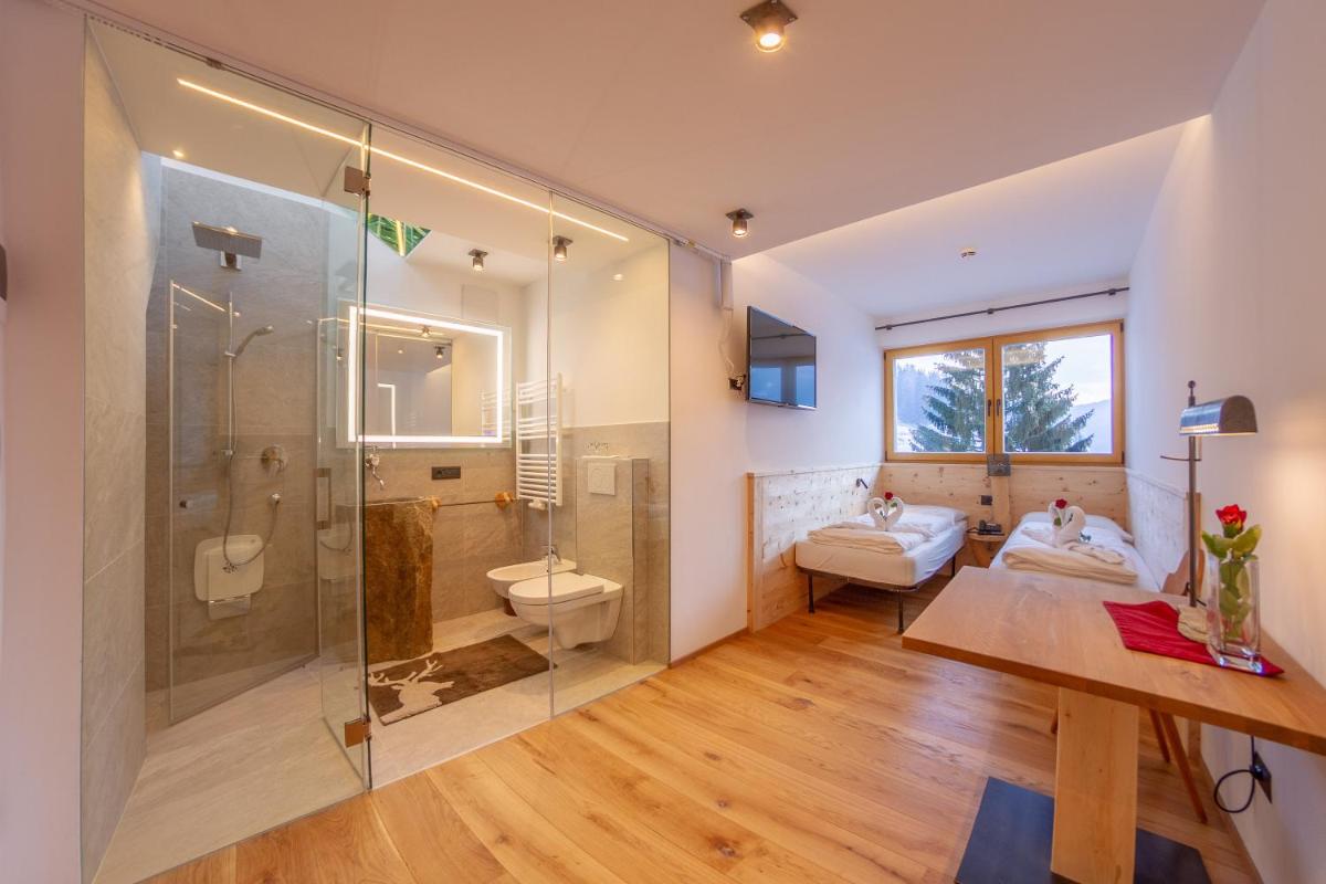 Hotel Rosengarten - Housity