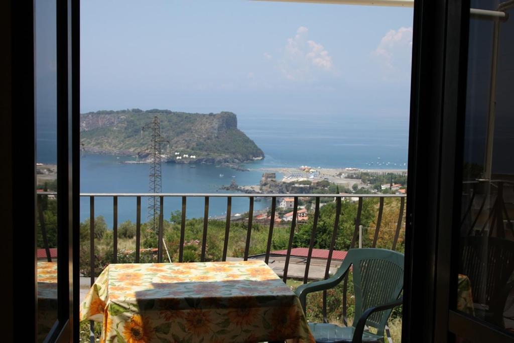 Elegante Casa Vistamare Villaggio del Bridge - Housity