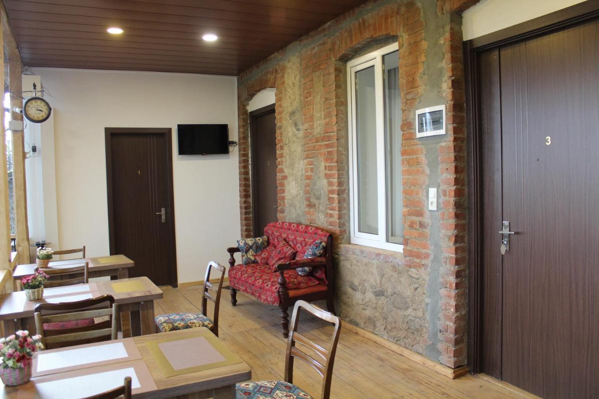 Suitetrails - Guest House Chiko