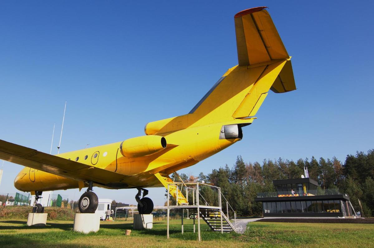 Yellow Plane - Housity