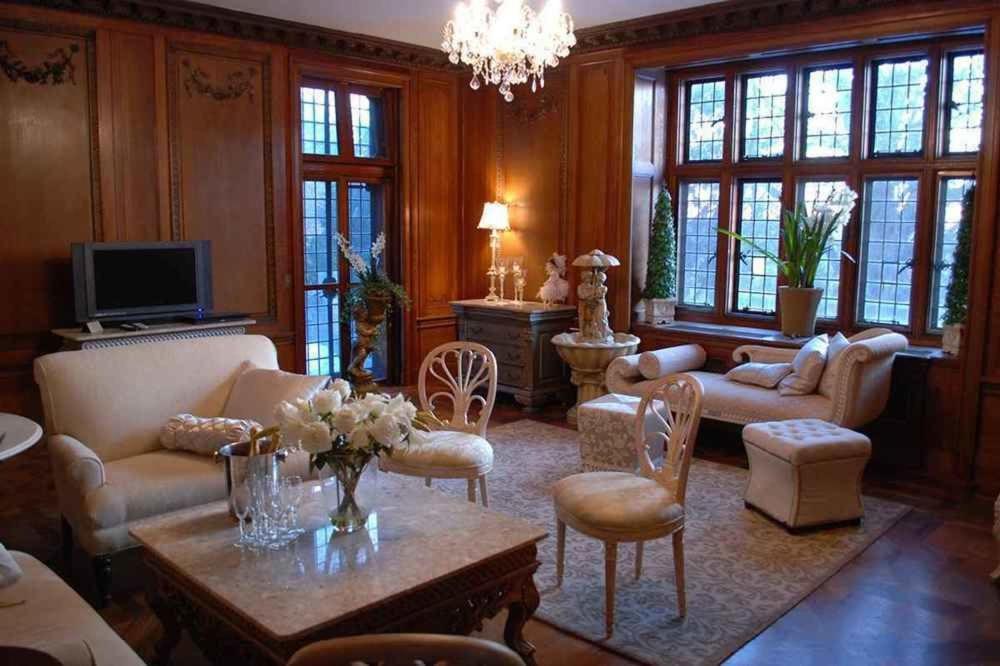 The Castle at Skylands Manor - Housity