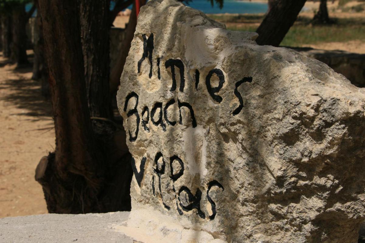 Minies Beach Villas - Housity