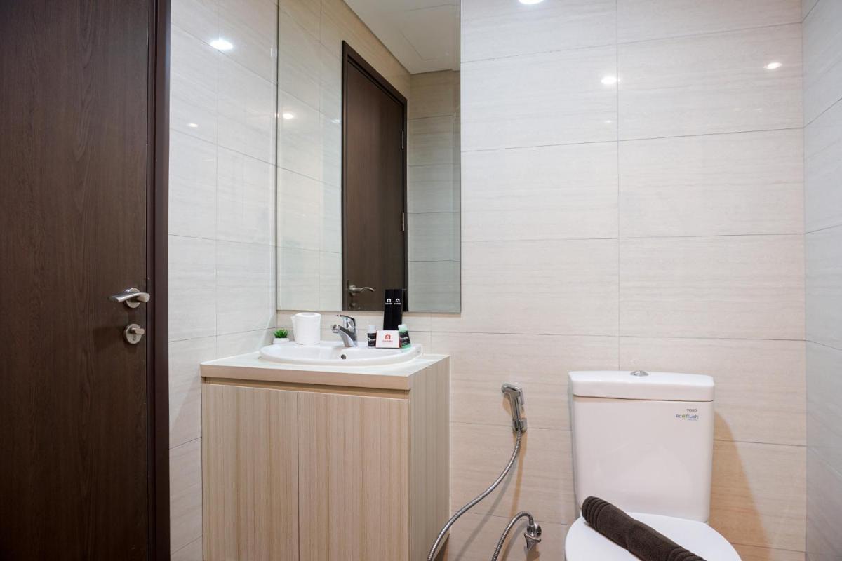 Comfy Studio Ciputra International Apartment By Travelio - Housity