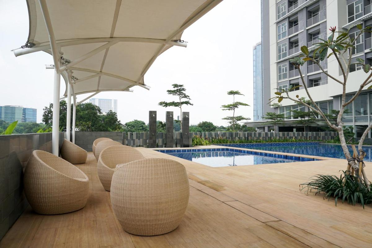 Comfy Studio Ciputra International Apartment By Travelio - Housity
