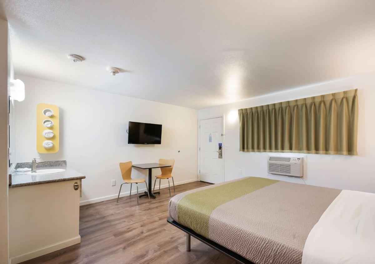 Motel 6-Burlington, WA - Housity
