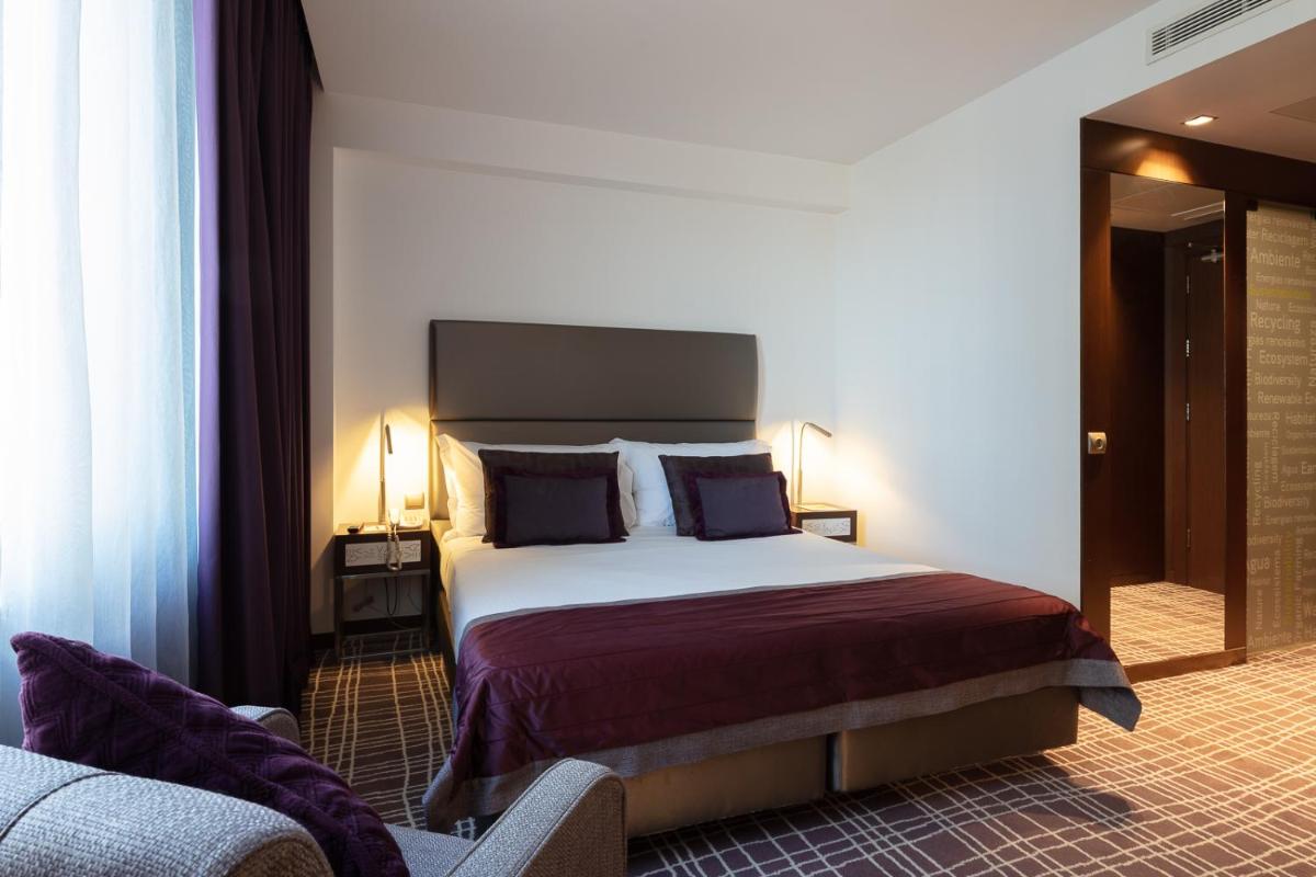 Uma cama ou camas num quarto em NEYA Lisboa Hotel