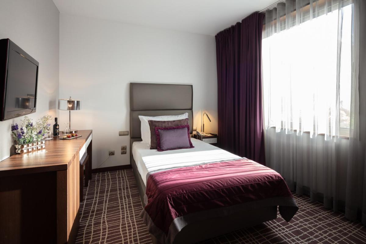 Uma cama ou camas num quarto em NEYA Lisboa Hotel