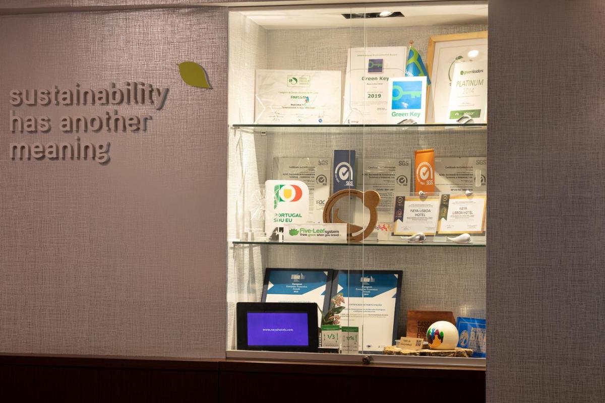 Um certificado, prémio, placa ou documento mostrado em NEYA Lisboa Hotel