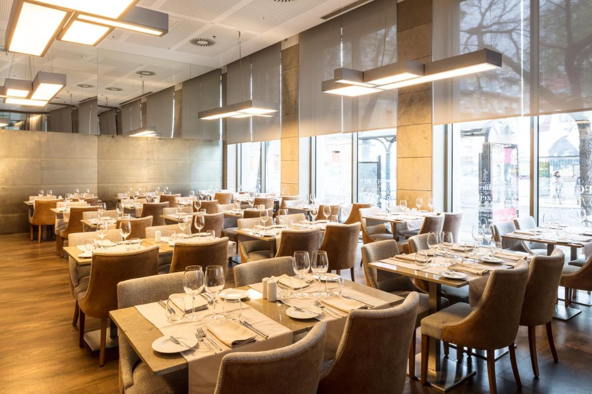 Um restaurante ou outro lugar para comer em NEYA Lisboa Hotel