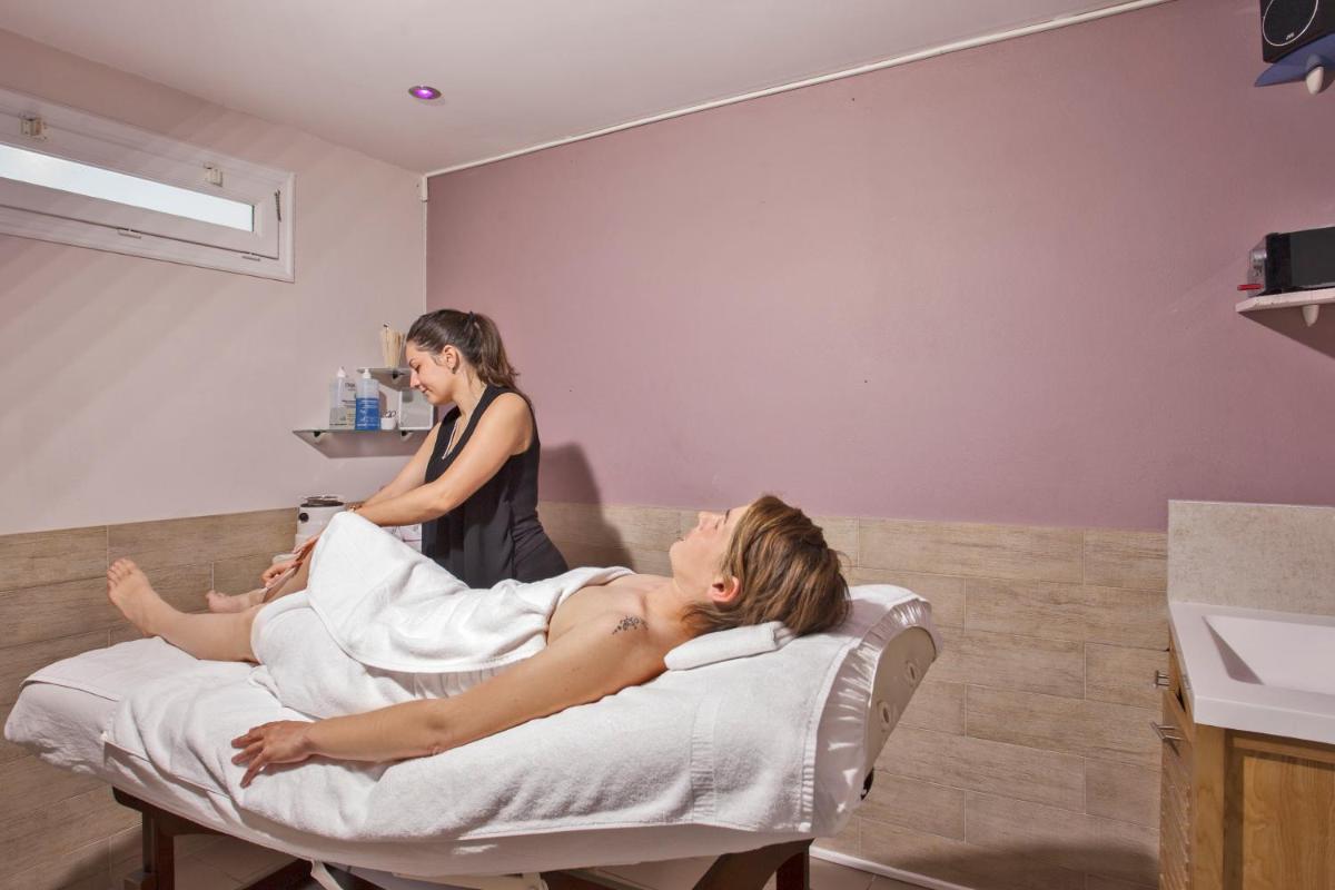 Clients de l'établissement Le Neptune & Spa
