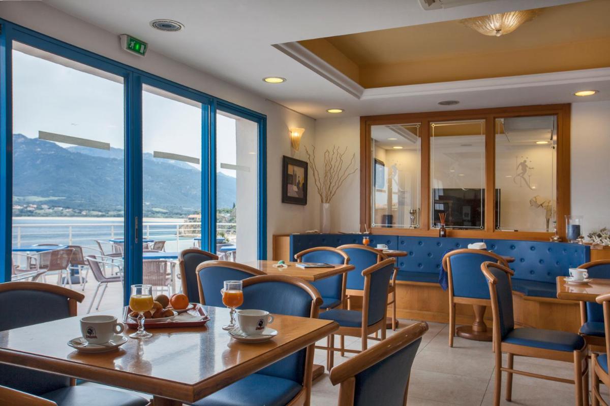 Vue générale sur la montagne ou vue sur la montagne depuis l'hôtel