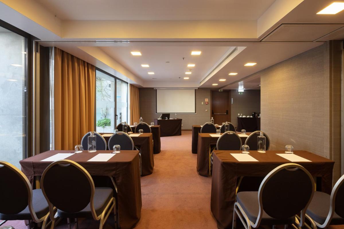 A área empresarial e/ ou a sala de conferências de NEYA Lisboa Hotel