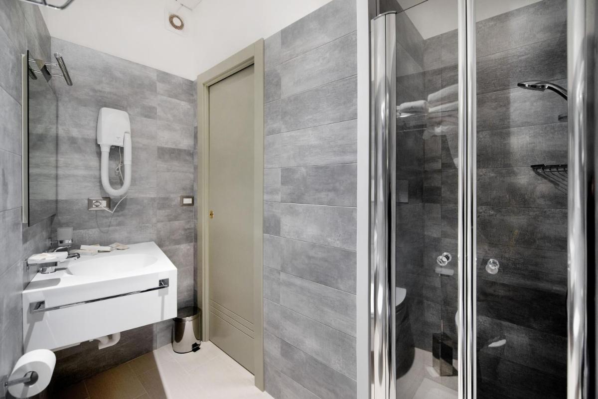 Regina Viarum - Housity