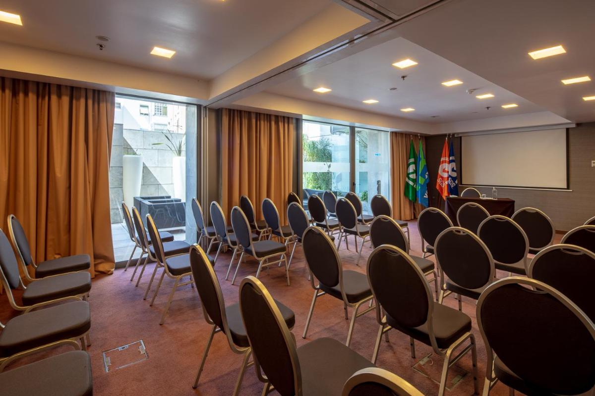 A área empresarial e/ ou a sala de conferências de NEYA Lisboa Hotel