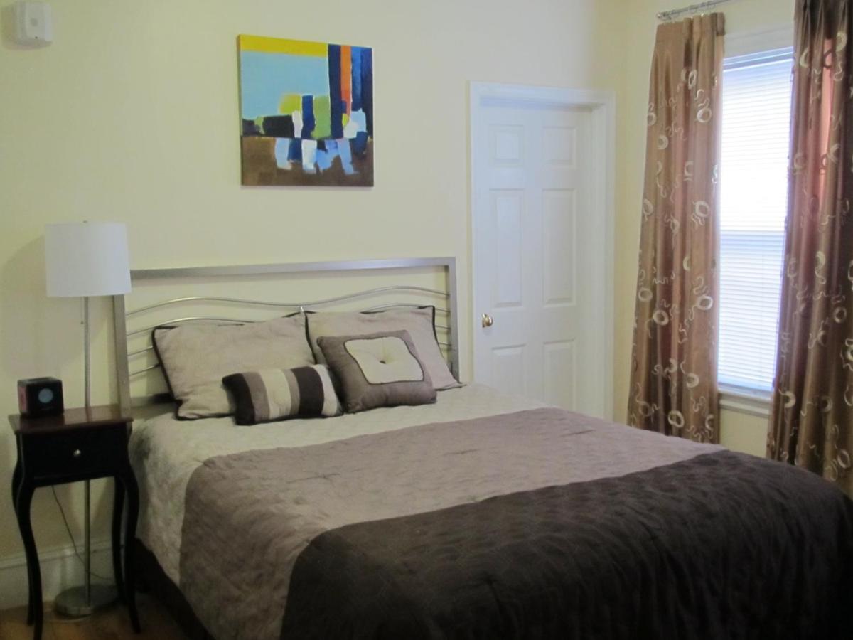 Bowers House Bed and Breakfast - Housity