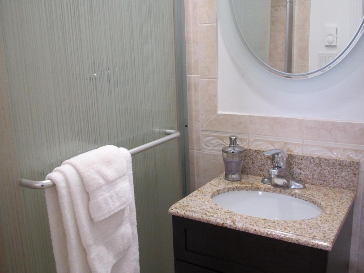 Bowers House Bed and Breakfast - Housity
