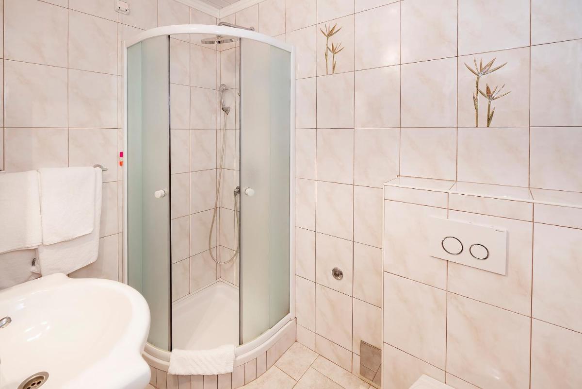 Hotel Omorika - Housity