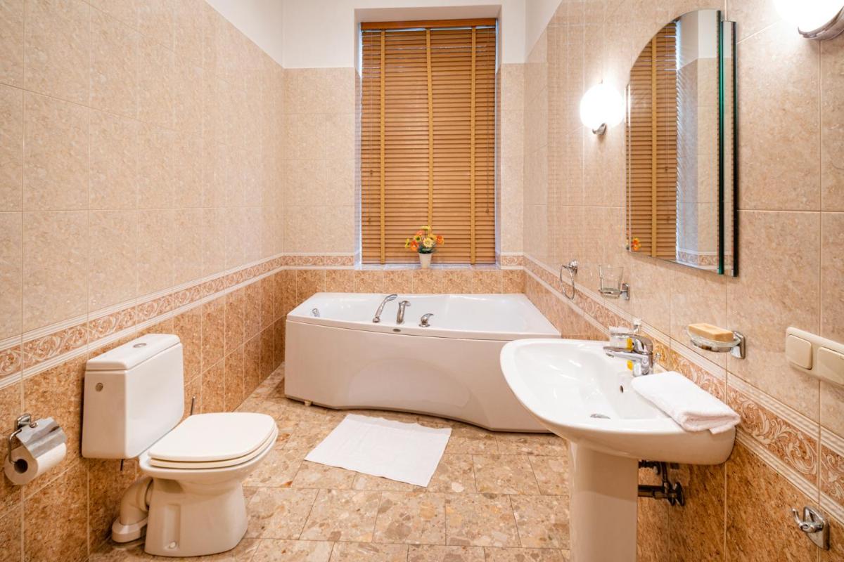 Old Riga 2 Bedroom Vecpilsetas Street Apartment - Housity