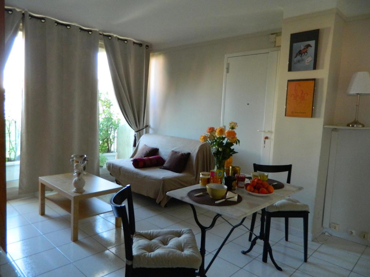 Chambre d'hôte Zen Chez Philippe & Parking Free où Appartement Zen Vue dégagée & Parking free - Housity