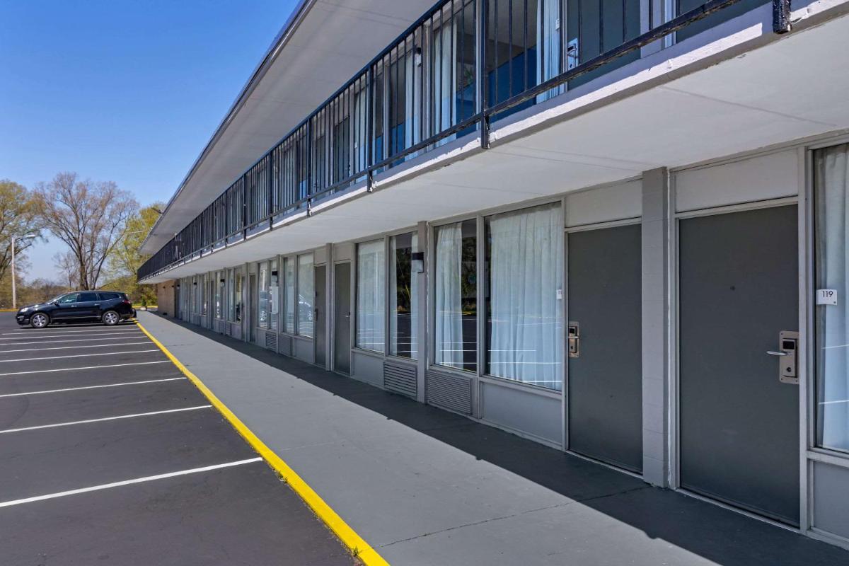 Quality Inn & Suites - Housity