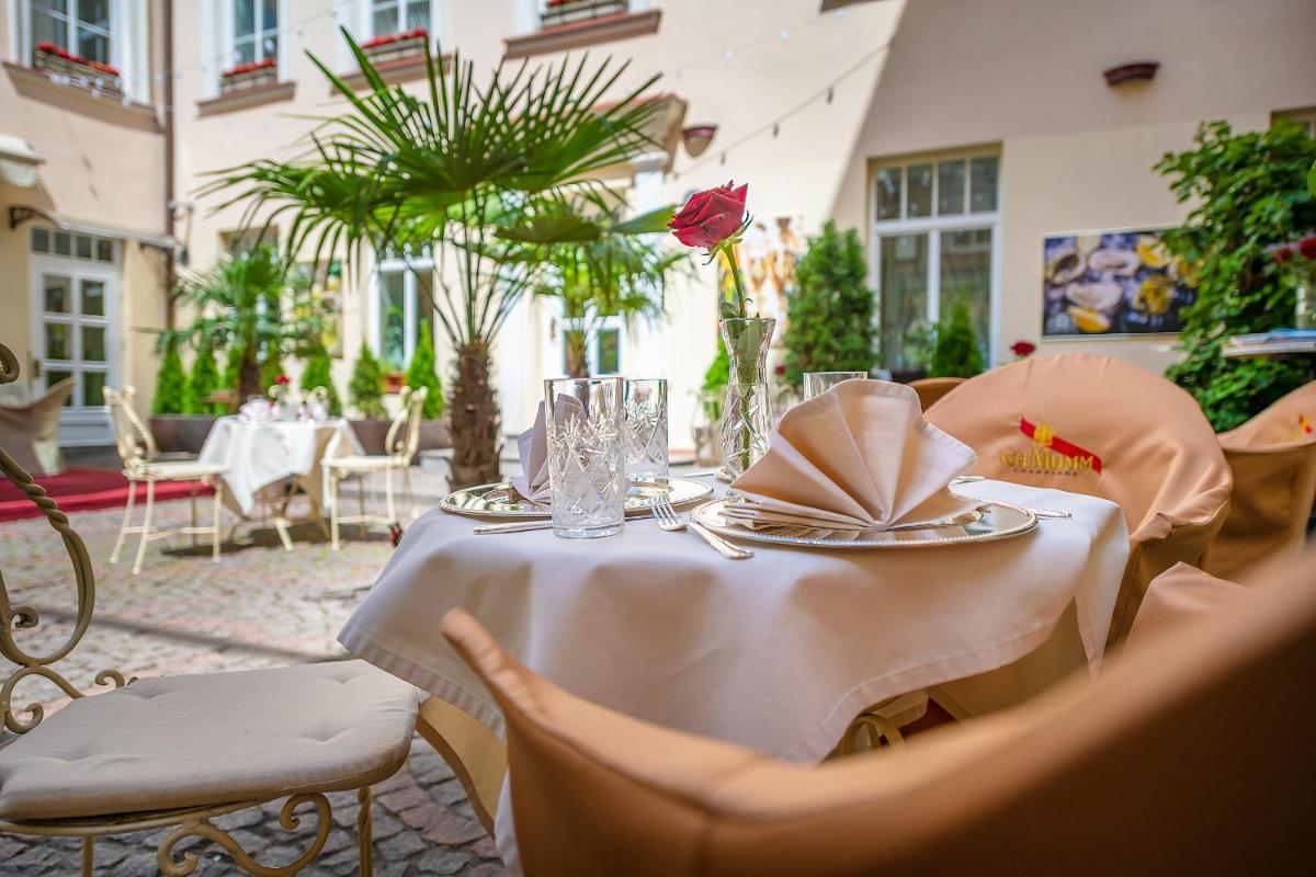 Suitetrails - Imperial Hotel & Restaurant