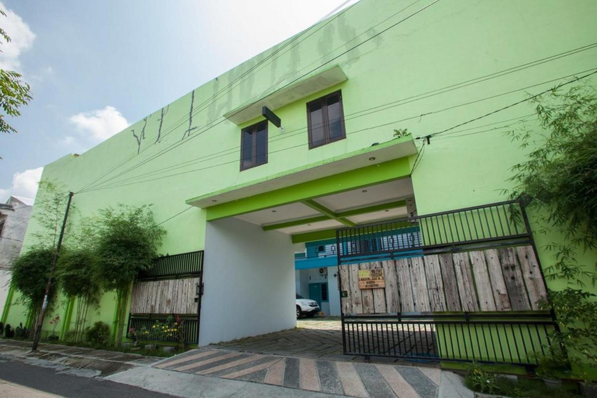 RedDoorz Syariah at Kartohardjo Madiun - Housity
