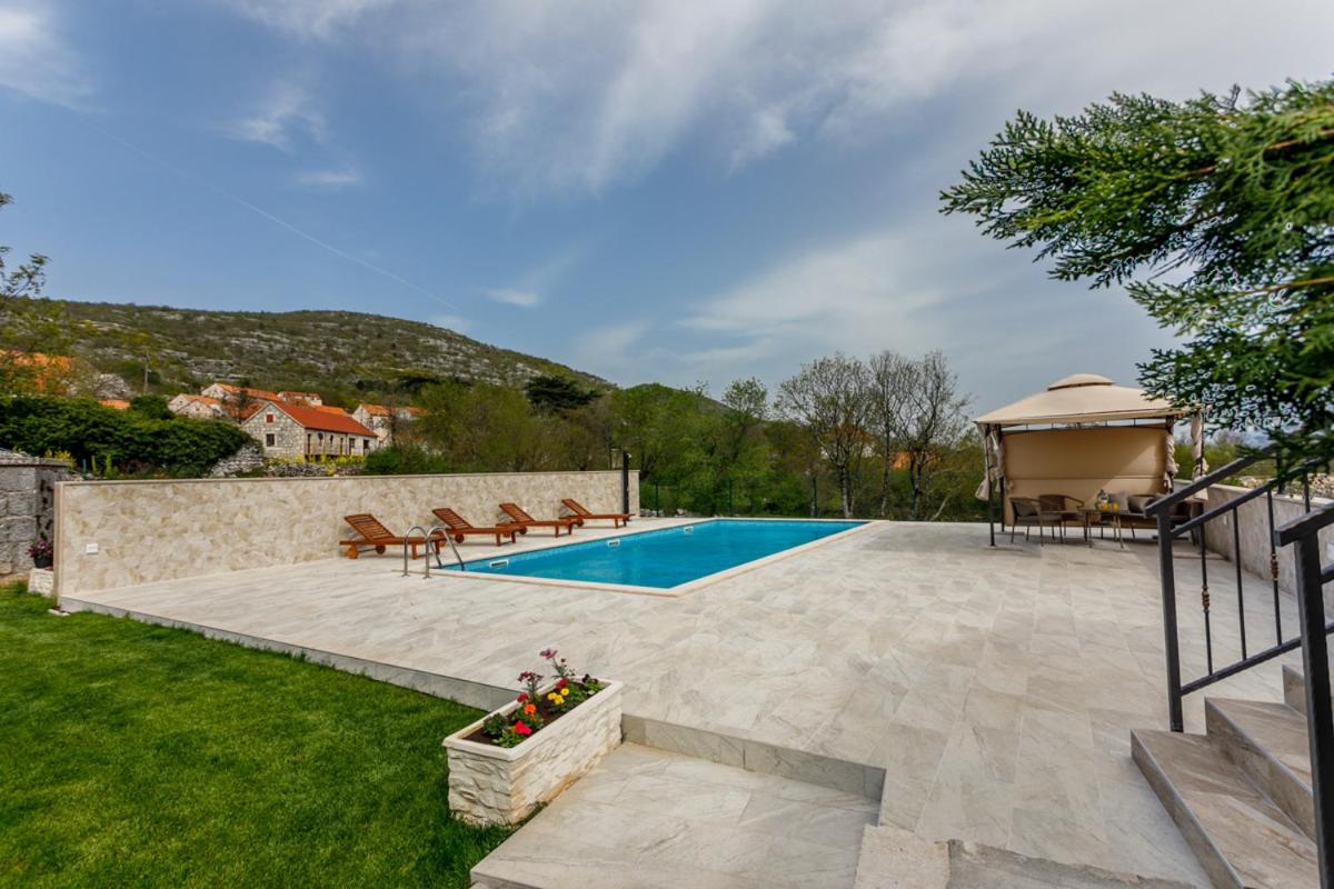 Villa Jozini dvori - Housity