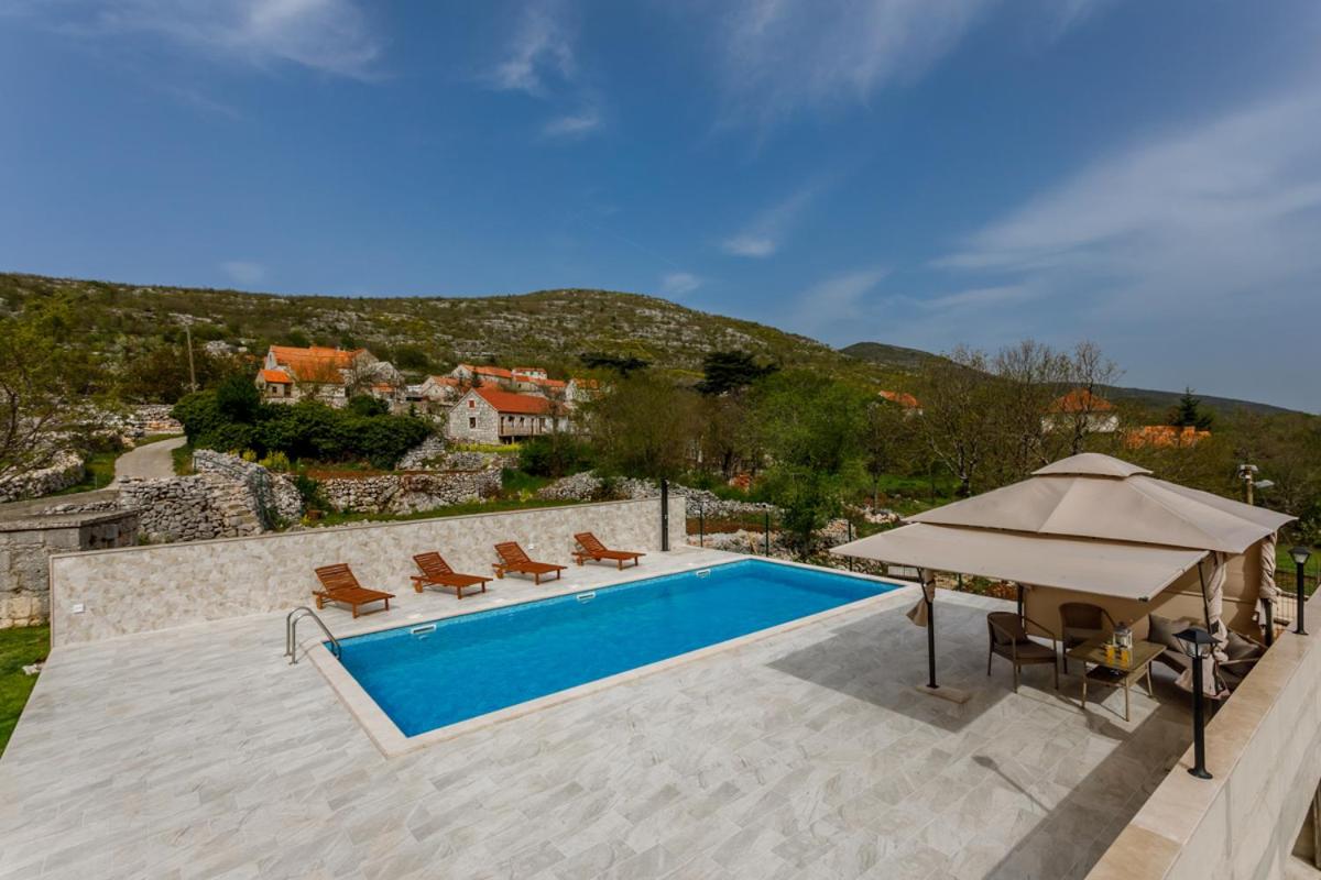 Villa Jozini dvori - Housity